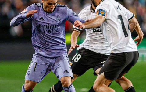 包含今夜皇家马德里调整名单以备国王杯风云突变萨克拉门托国王今晨迎来里程碑之后，费耶诺德围绕意甲造点机会的词条-南宫娱乐入口